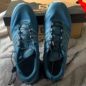 Salomon women hiking shoes